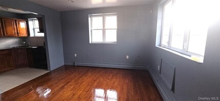 Building Photo - 1561 E 94th St