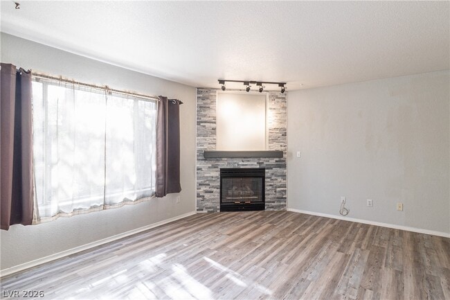 Building Photo - 700 Capri Dr