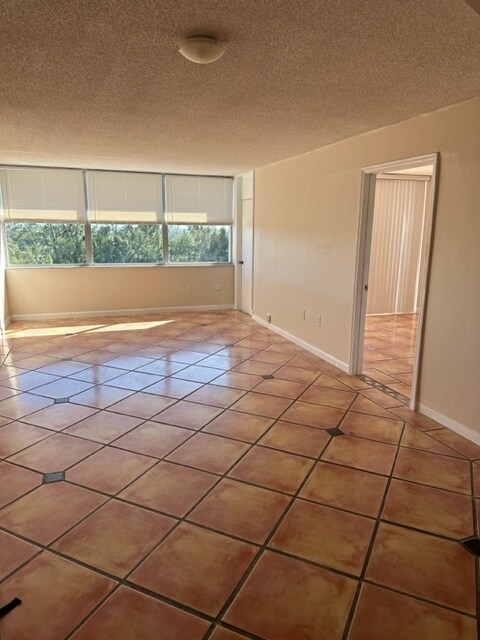 Foto del edificio - 1300 NE Miami Gardens Dr