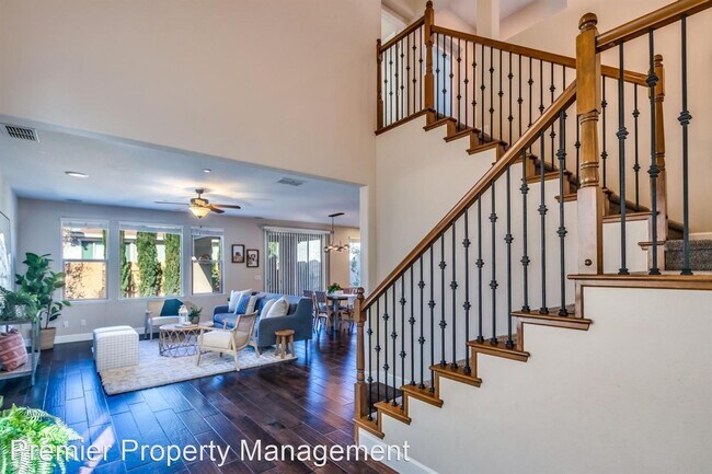 Building Photo - 4 br, 3 bath House - 2925 LAREDO DR.