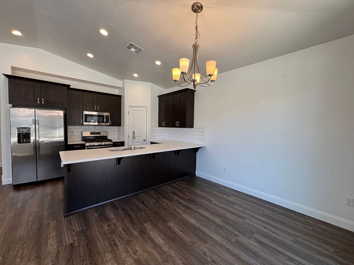 Foto principal - SPACIOUS HOME FOR RENT!
