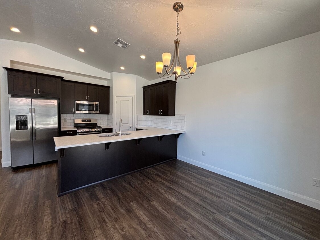 Primary Photo - SPACIOUS HOME FOR RENT!