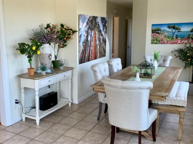 Garden room can be office, dining or second living space - 3177 A St
