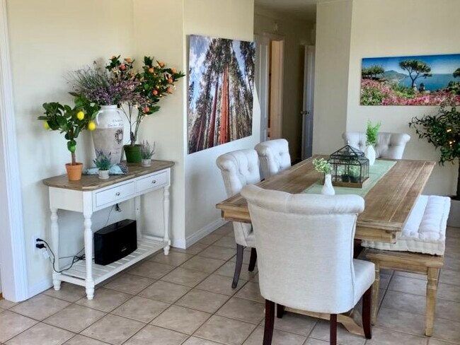 La sala del jardín puede ser una oficina, un comedor o una segunda sala de estar. - 3177 A St