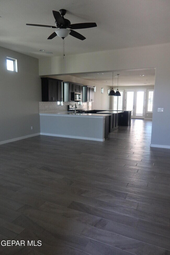 Foto del edificio - 13580 Doncaster St