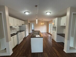 Building Photo - 200 Raider Ln