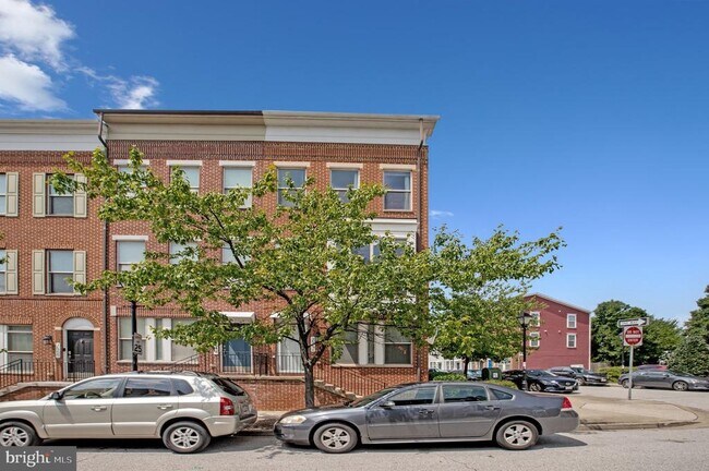 Building Photo - 122 Lloyd St