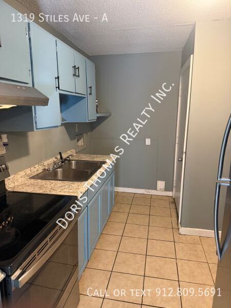 Foto del edificio - 1319 Stiles Ave