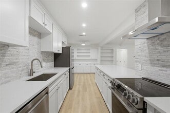 Building Photo - 7517 Meadow Oaks Dr