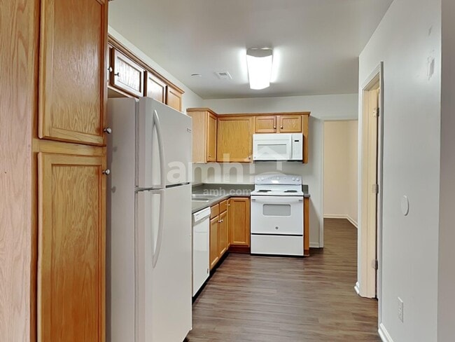 Foto del edificio - 606 3 Oaks Dr