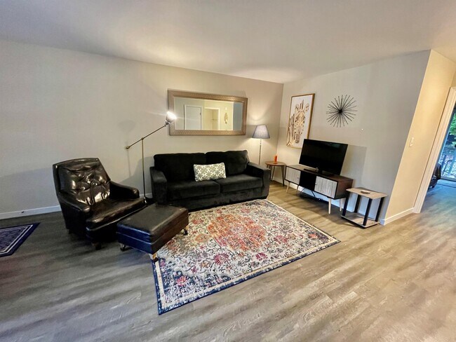 Building Photo - 744 Zion St