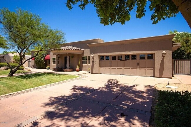 Foto del edificio - 8070 E Vía Bonita