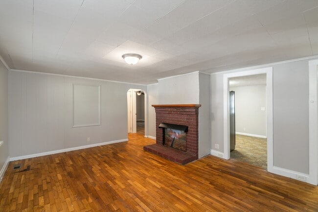 Building Photo - 6006 Fayette Ln