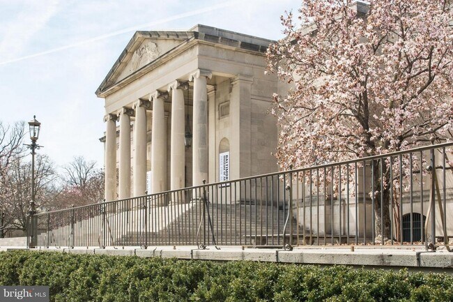STEPS TO THE BALTIMORE MUSEUM OF ART AND SCULPTURE GARDEN - 2937 N Charles St