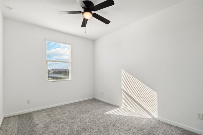 Foto del edificio - 12628 W Patrick Ln