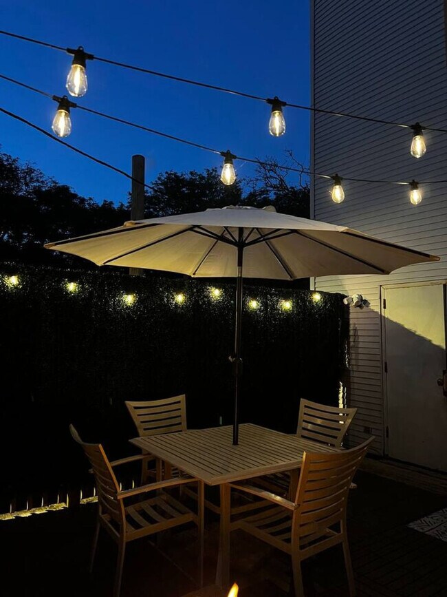 Foto del edificio - 2544 N Burling St
