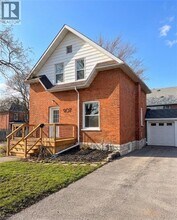 Building Photo - 907 Vine St