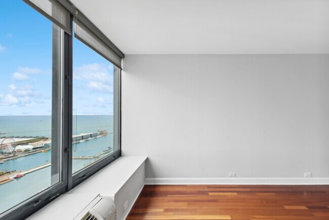 Foto del edificio - 155 N Harbor Dr