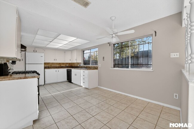 Building Photo - 4635 Marlo Dr