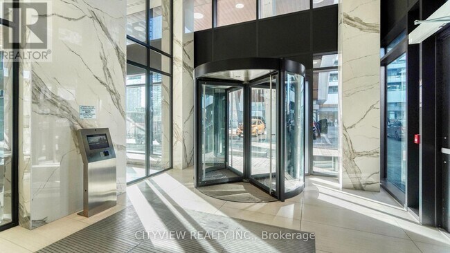 Building Photo - 20 Shore Breeze Dr