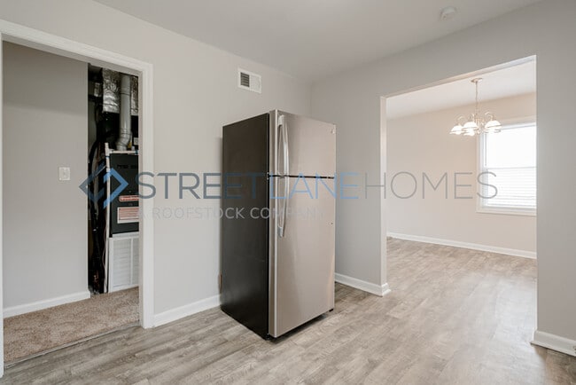 Building Photo - SIGN LEASE BY 2/28 AND GET $250 OFF FIRST ...