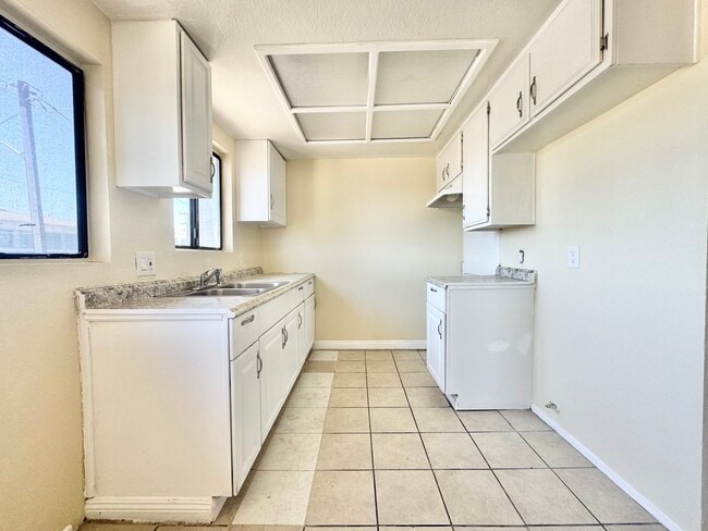 Building Photo - 4081 Rosecrans Ave