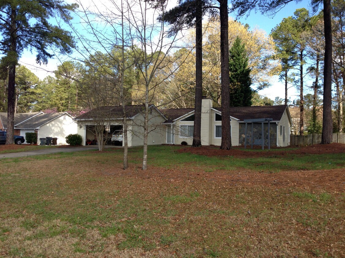 Building Photo - 110 Rockspray Ridge