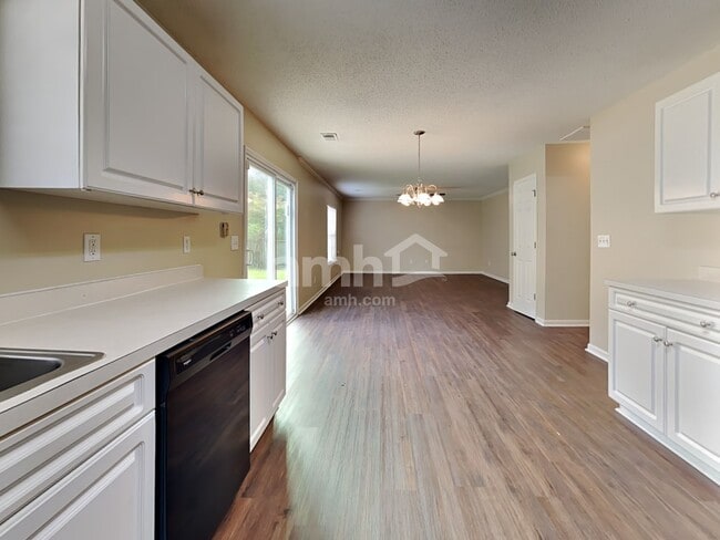 Building Photo - 259 Tall Pines Rd