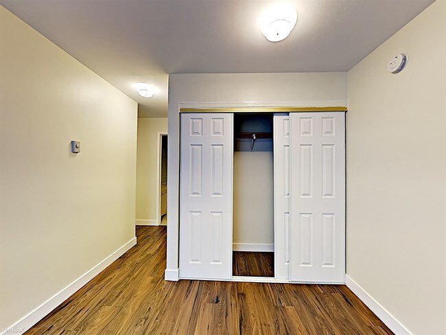 Building Photo - 2 br, 2 bath  - 9700 Mountain Blvd APT 5