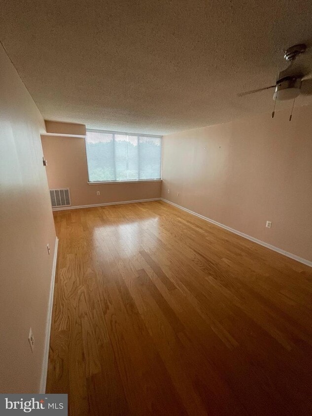 Primary Photo - 10101 Grosvenor Pl