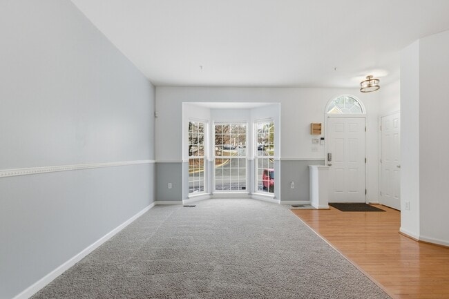 Foto del edificio - 7402 Serenade Cir