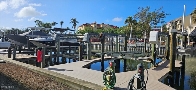 Foto del edificio - 4581 Bay Beach Ln