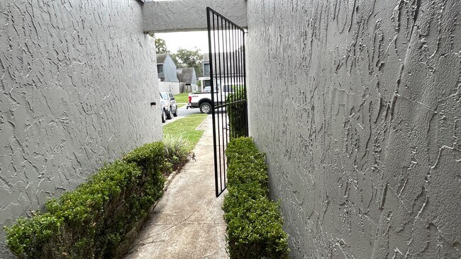Foto del edificio - 5611 Colony Pine Cir