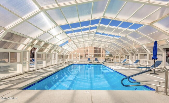 Foto del edificio - 7910 E Camelback Rd