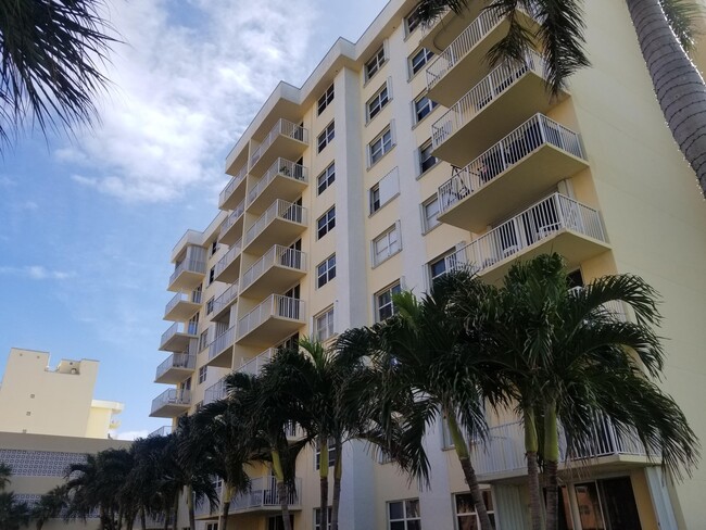 Foto del edificio - 3540 S Ocean Blvd