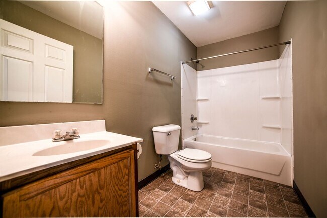 Foto del edificio - 2 bed/ 1 bath LaGrange, KY