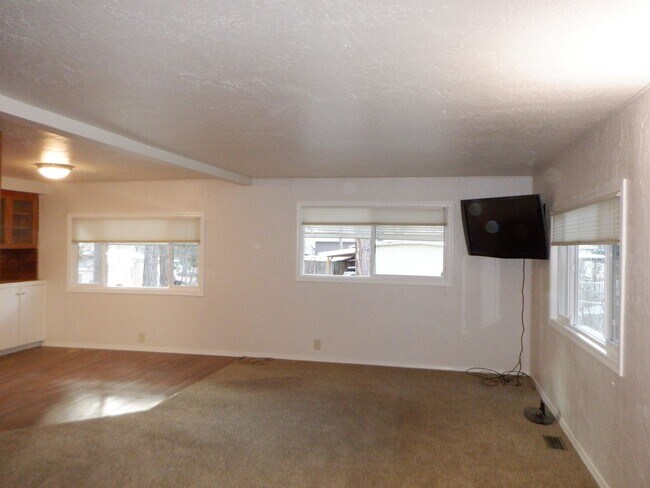 Foto del edificio - Remodeled SW Bend Single Level Home on Spa...