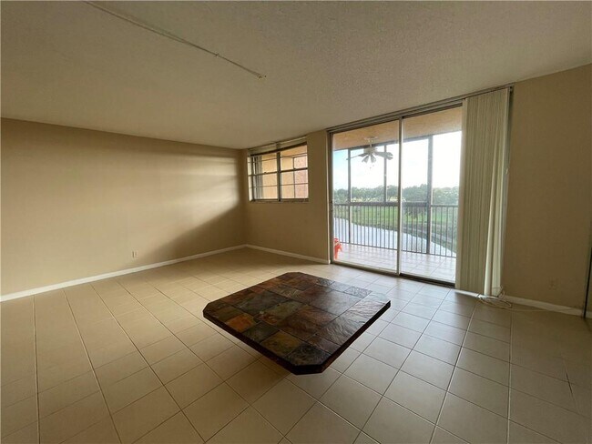 Building Photo - 3001 W Rolling Hills Cir