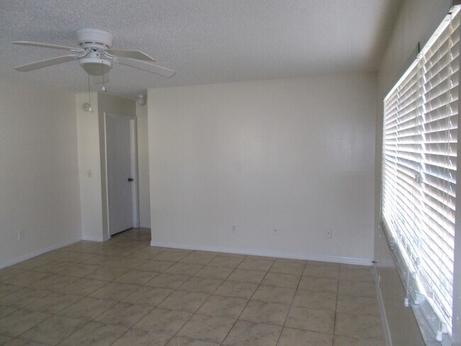 Building Photo - 2/2 Duplex For Rent at 3250 Split Willow D...