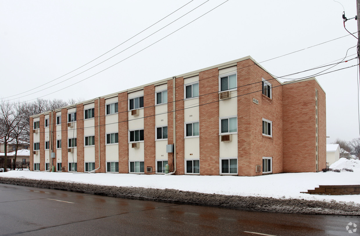 Primary Photo - Regent Place Apartments