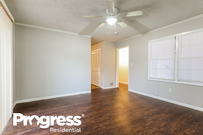 Building Photo - 1102 Tamarack Trail