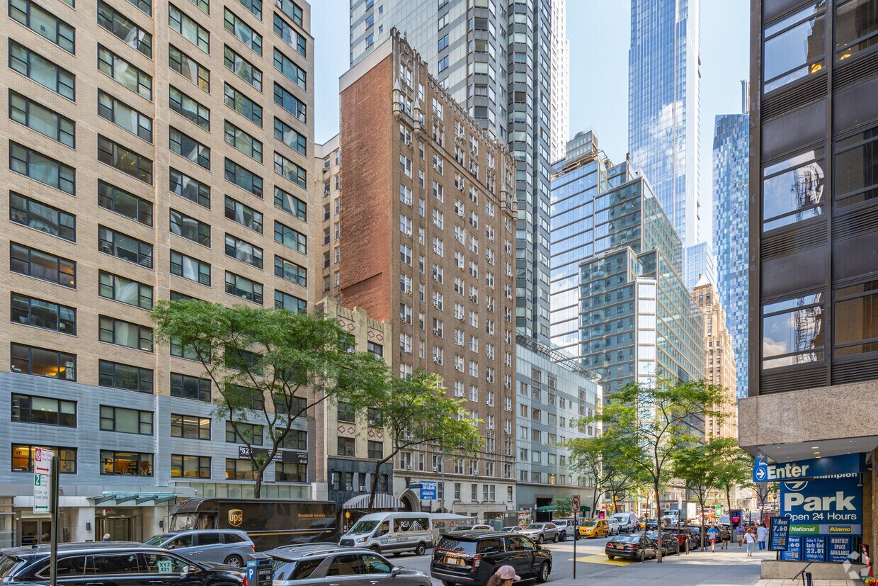 Foto principal - 305-311 W 57th St