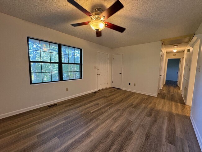 Foto del edificio - Black Mountain - Newly Renovated 3 Bedroom