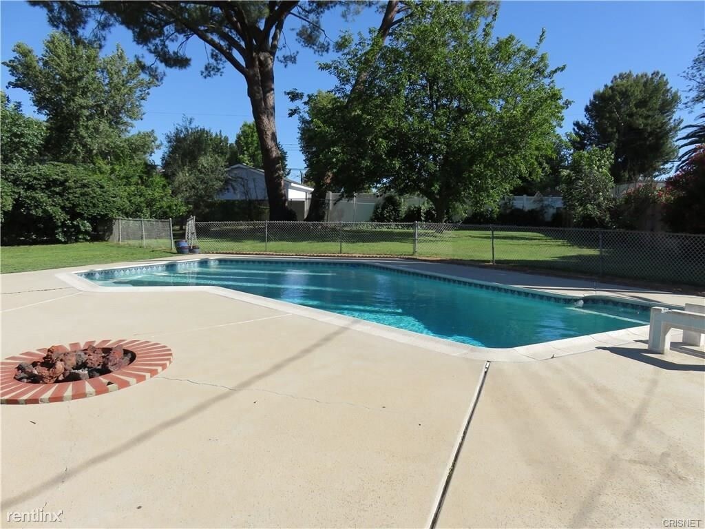 4 br, 2 bath House 6507 Kentland Ave House Rental in Los Angeles