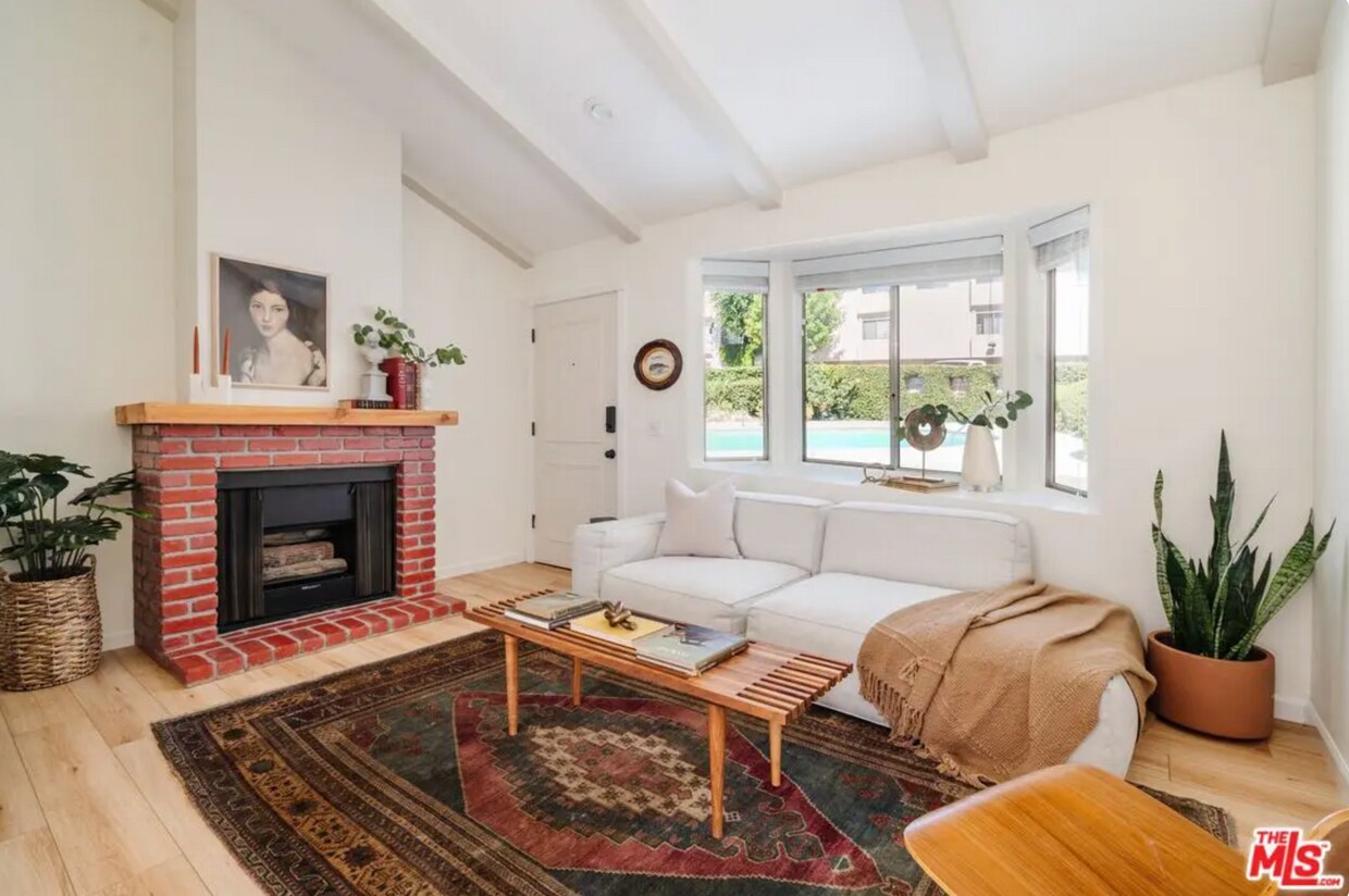 Primary Photo - 7125 Shoup Ave