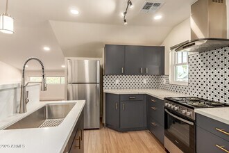 Building Photo - 125 N 11th Ave