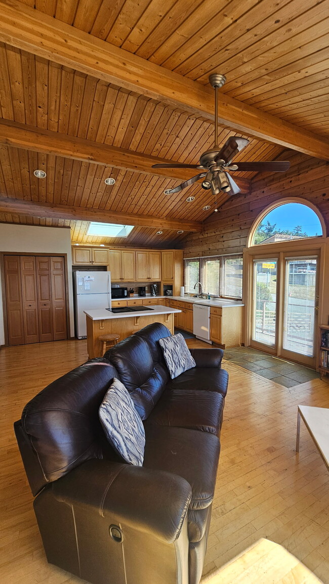 Kitchen - 287 Fairhaven Dr