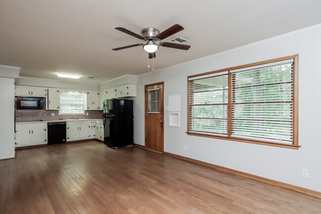 Foto del edificio - Gorgeous 4 Bedroom in Montgomery!
