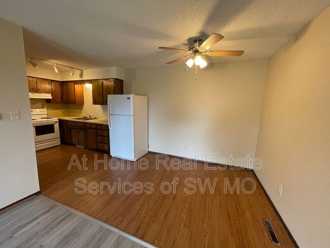 Building Photo - 3339 E Southern Hills Blvd
