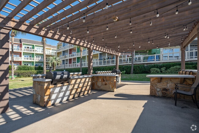 Courtyard - Oceanfront Lofts